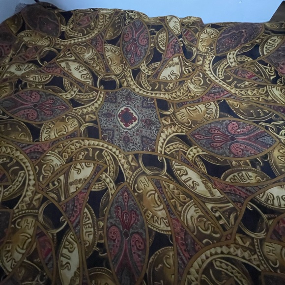 Chanel Silk/Wool Blend scarf - Picture 5 of 16